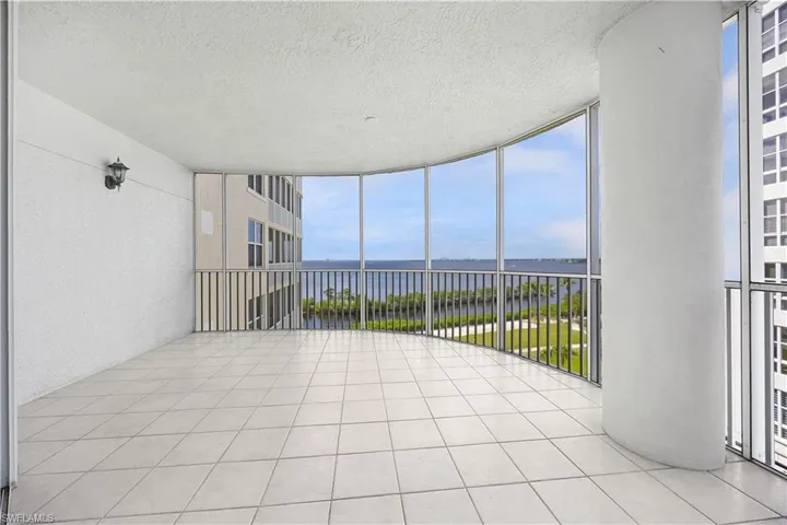 Extensive lanai. Relax and watch the boats go by