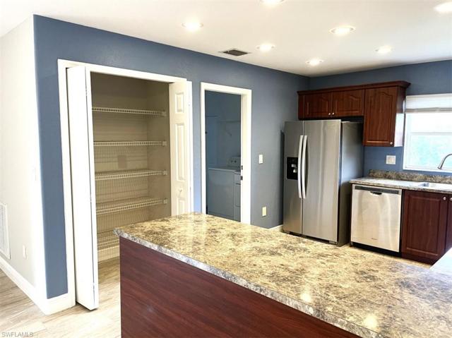 827  Hector  LN, LEHIGH ACRES, FL 33974