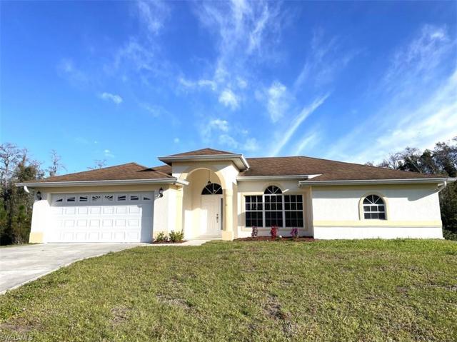 827  Hector  LN, LEHIGH ACRES, FL 33974