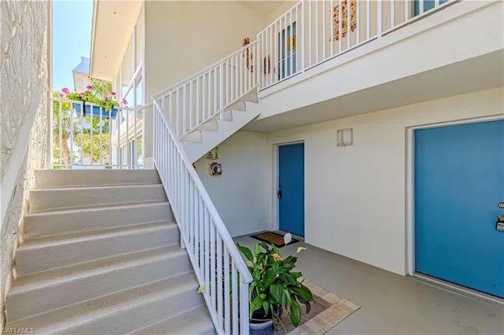 2100  Gulf Shore N BLVD, Naples, FL 34102