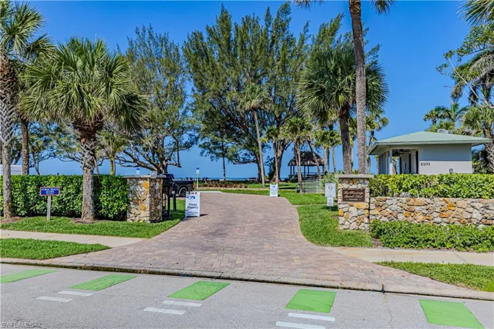 2100  Gulf Shore N BLVD, Naples, FL 34102