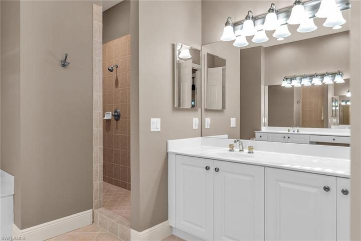 9031 Cherry Oaks TRL # 202, NAPLES FL 34114