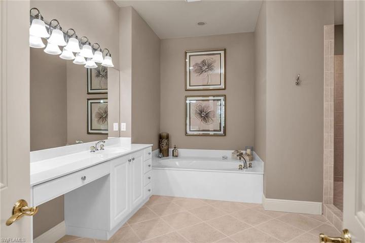 9031 Cherry Oaks TRL # 202, NAPLES FL 34114
