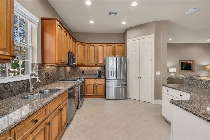 9031 Cherry Oaks TRL # 202, NAPLES FL 34114