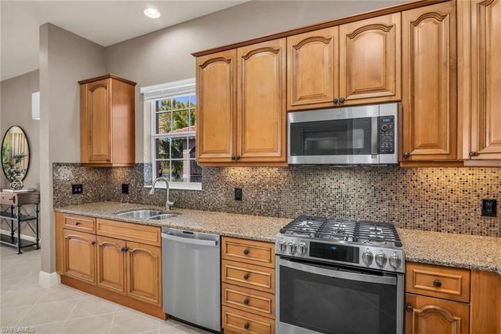 9031 Cherry Oaks TRL # 202, NAPLES FL 34114