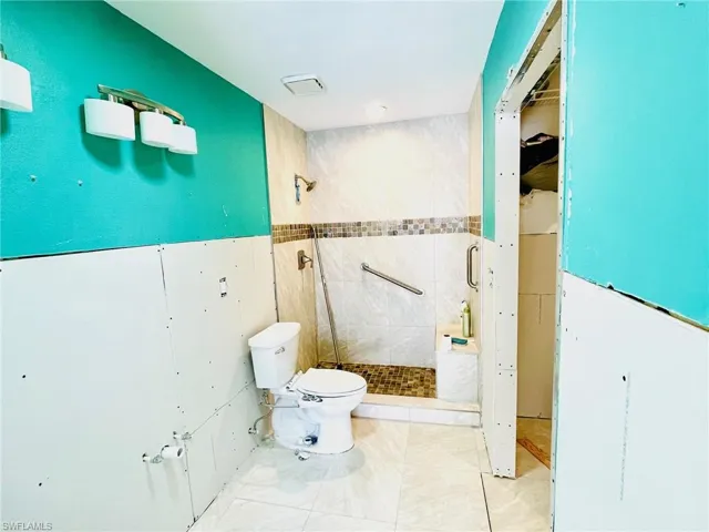 6523 Royal Woods DR, FORT MYERS FL 33908