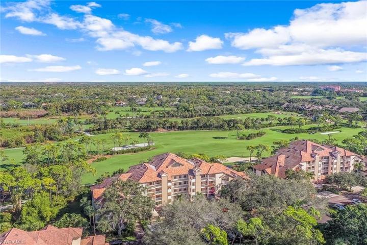 Bonita Bay is in a prime location, situated between Fort Myers and Naples in the heart of beautiful Bonita Springs!
