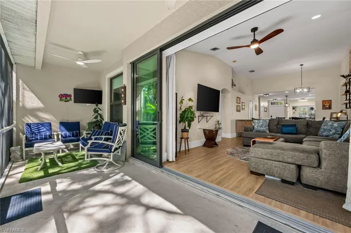 Oversized sundrenched lanai