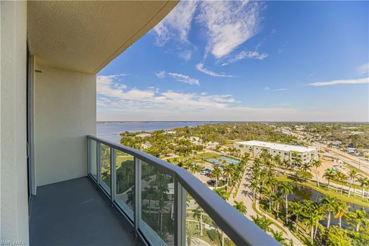 3000  Oasis Grand  BLVD, Fort Myers, FL 33916