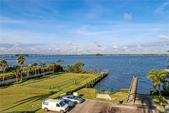 3000  Oasis Grand  BLVD, Fort Myers, FL 33916