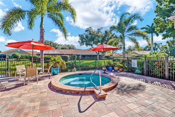 551  Beachwalk  CIR, Naples, FL 34108