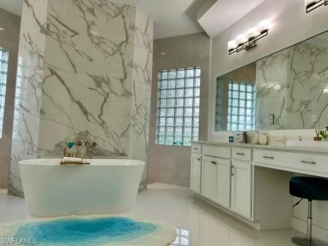 Primary bath vanity 1 w/ makeup station
