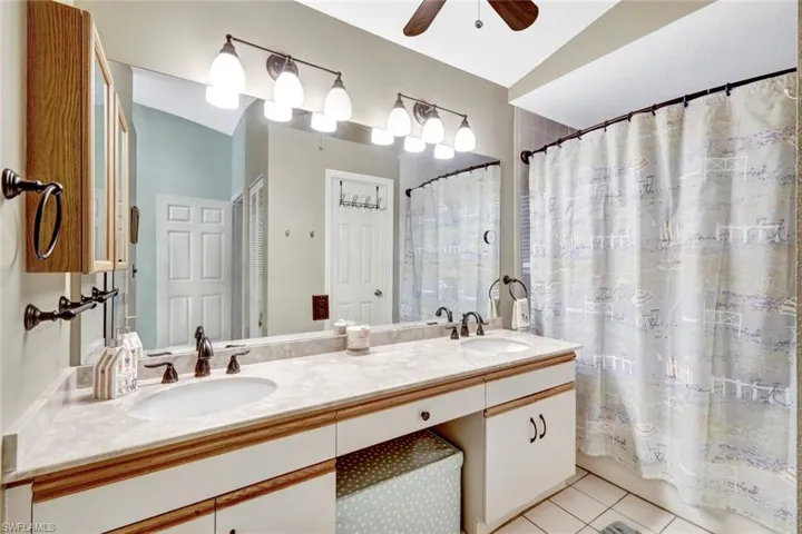 410  Emerald Bay  CIR, Naples, FL 34110