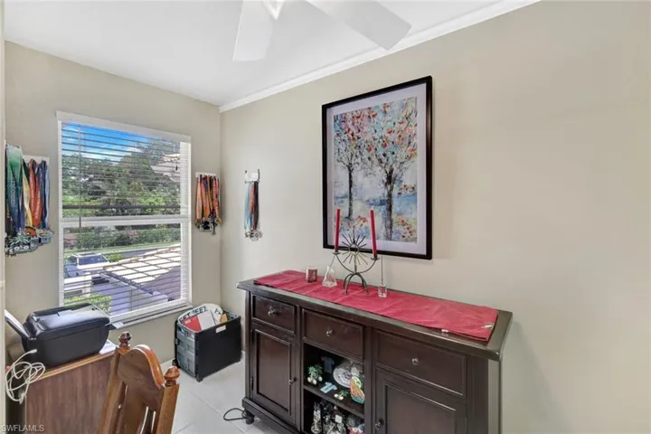 410  Emerald Bay  CIR, Naples, FL 34110