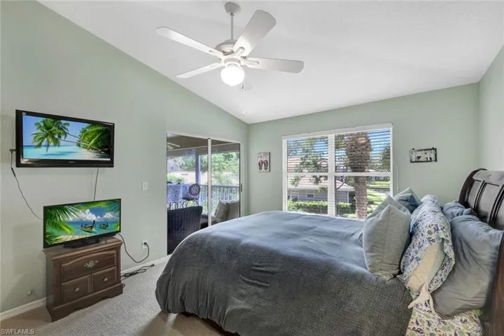 410  Emerald Bay  CIR, Naples, FL 34110