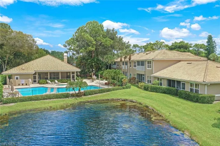 410  Emerald Bay  CIR, Naples, FL 34110