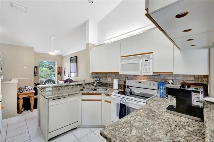 410  Emerald Bay  CIR, Naples, FL 34110