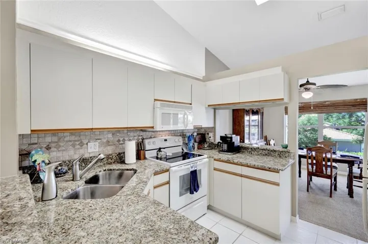 410  Emerald Bay  CIR, Naples, FL 34110