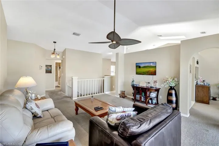 410  Emerald Bay  CIR, Naples, FL 34110