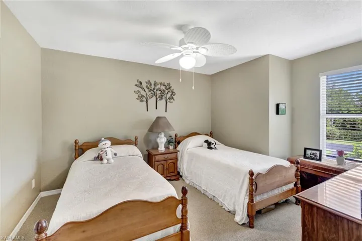 410  Emerald Bay  CIR, Naples, FL 34110