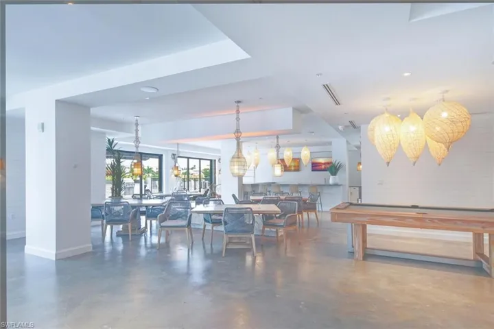 Club Lounge & Kitchen