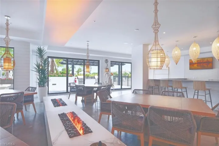 Club Lounge & Kitchen