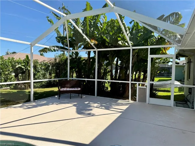 Large lanai for entertaining