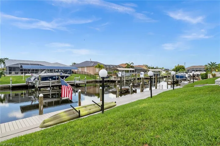 Canal Life at it's finest.