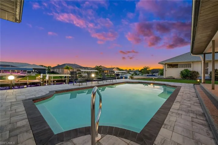 Quiet evening in the pool