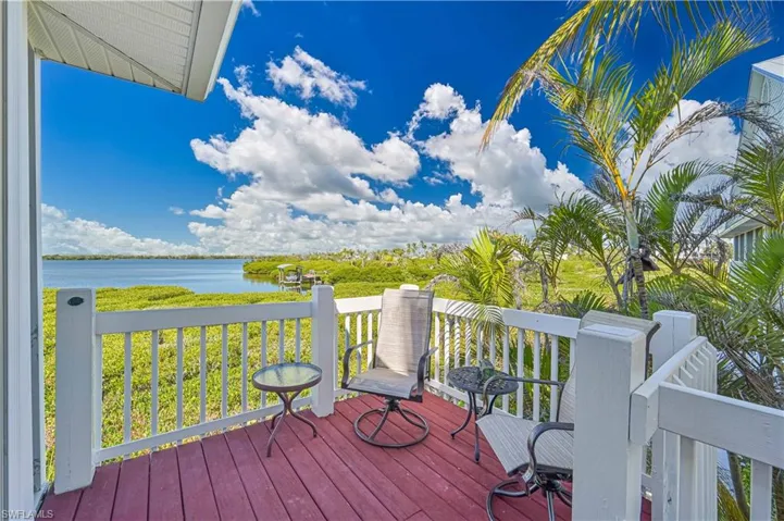 Main Floor deck