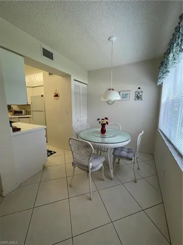 Eat-in breakfast nook or gather for card and other games