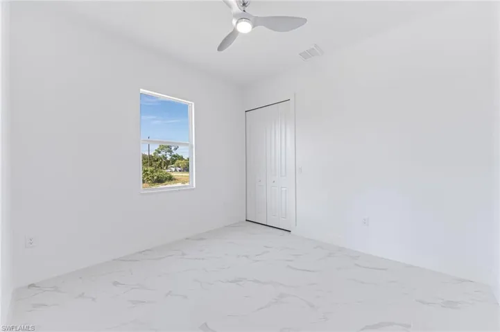 Empty room featuring ceiling fan