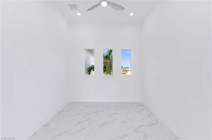 Empty room with ceiling fan