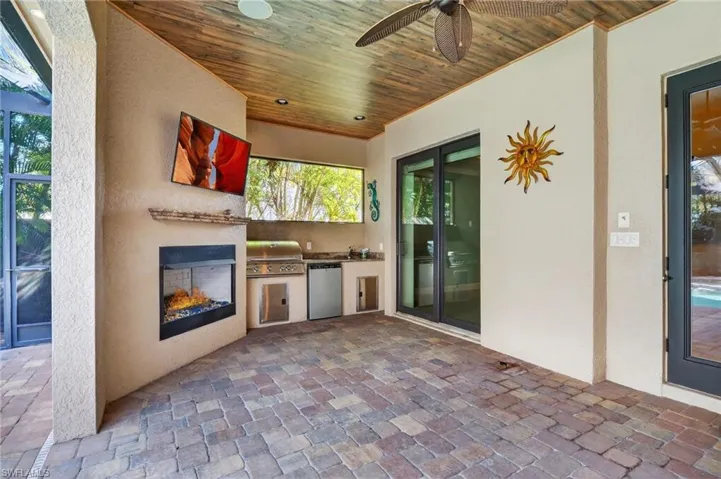 559  93rd N AVE, Naples, FL 34108