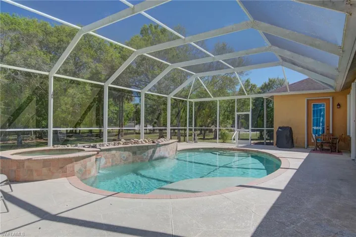 290  20th NE ST, Naples, FL 34120