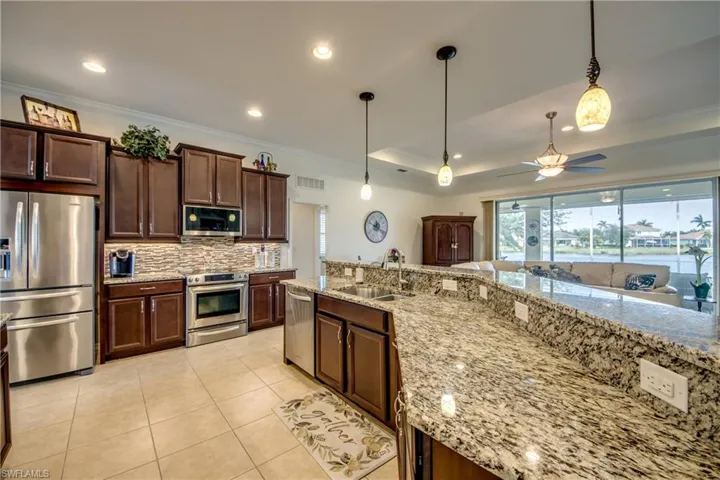 Gourmet Kitchen W/SS Appliances & Endless Granite Countertops