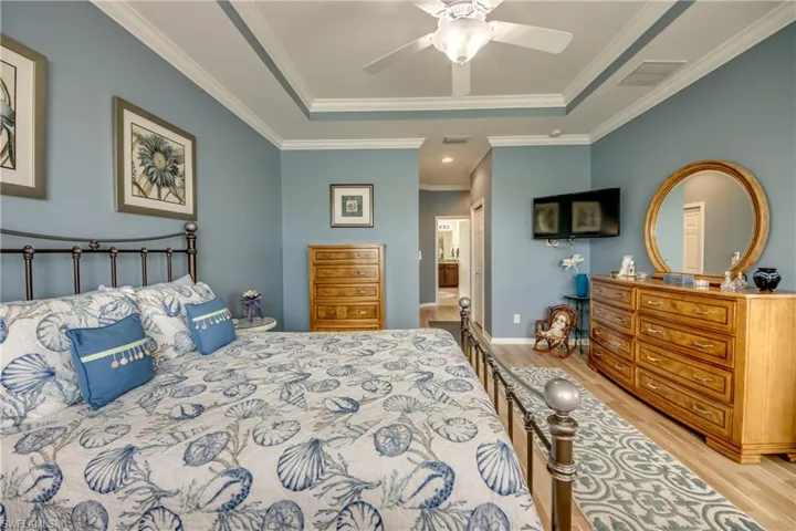 Large & Open W/Ensuite Bathroom & Two Walk-In Closets