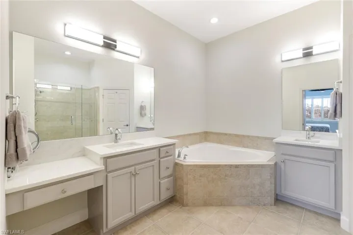 9509  Ironstone  TER, Naples, FL 34120