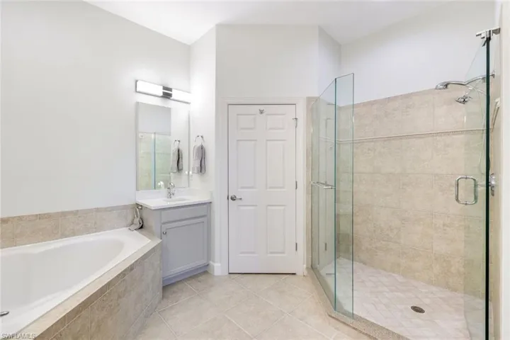 9509  Ironstone  TER, Naples, FL 34120