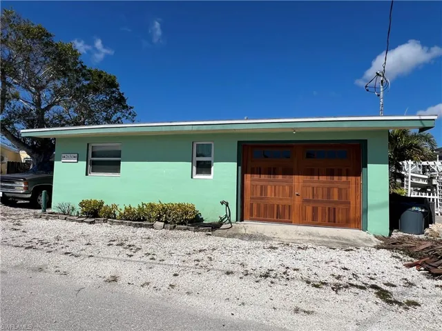 2650 Coco Plum Dr, Matlacha, Florida 33993