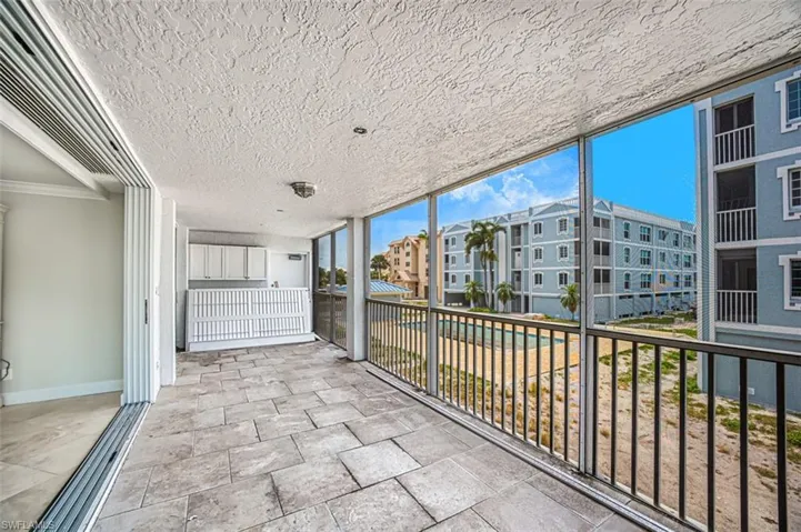 Lanai with exit door to pool and beach - outdoor bar
