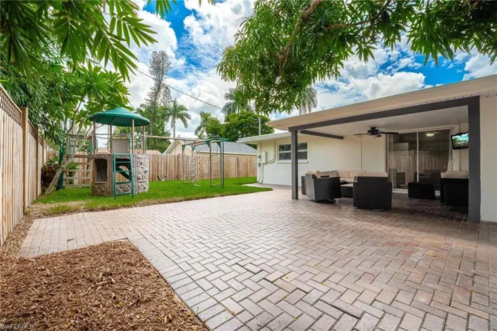 1505  Paloma  DR, Fort Myers, FL 33901