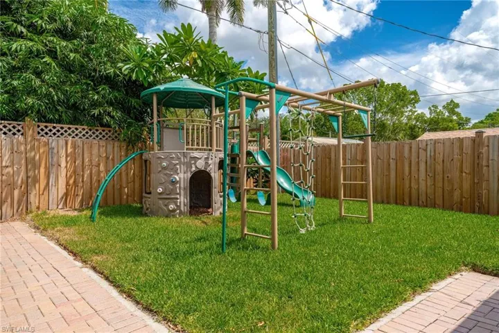 1505  Paloma  DR, Fort Myers, FL 33901