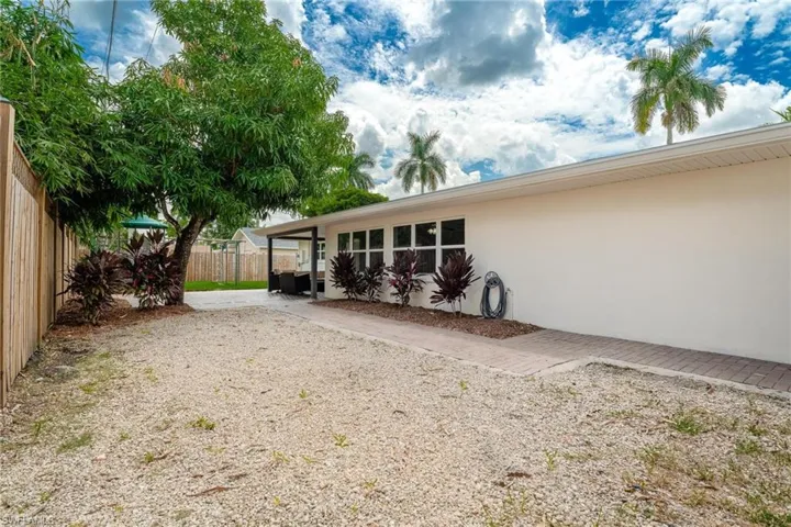 1505  Paloma  DR, Fort Myers, FL 33901