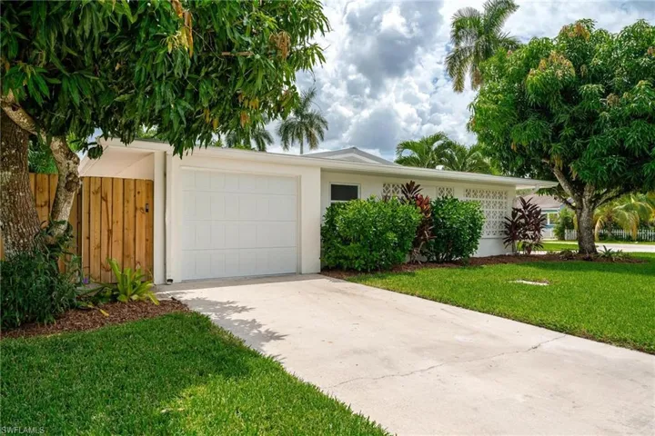1505  Paloma  DR, Fort Myers, FL 33901