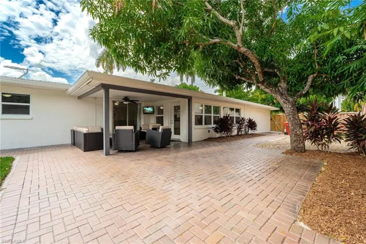 1505  Paloma  DR, Fort Myers, FL 33901