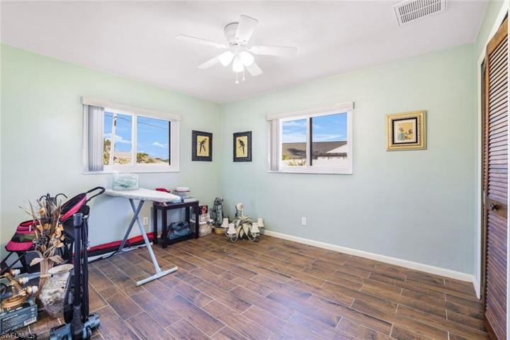 901 SE 21st  TER, CAPE CORAL, FL 33990