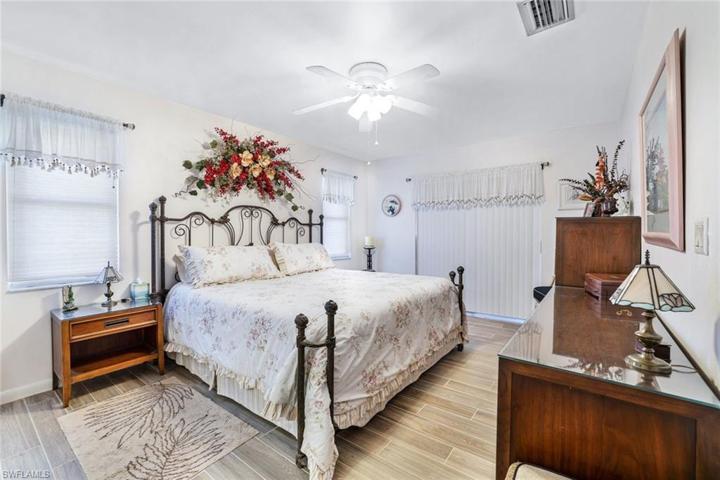 901 SE 21st  TER, CAPE CORAL, FL 33990