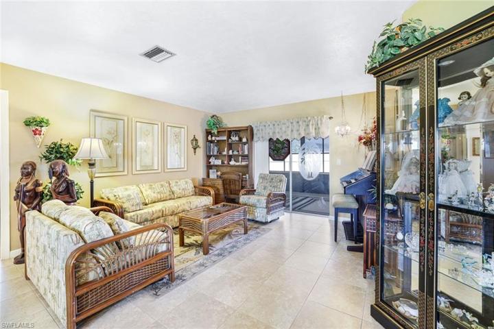 901 SE 21st  TER, CAPE CORAL, FL 33990