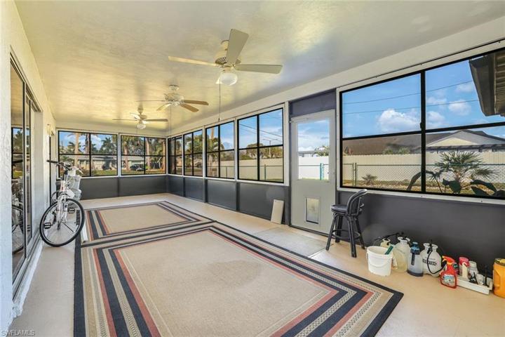 901 SE 21st  TER, CAPE CORAL, FL 33990